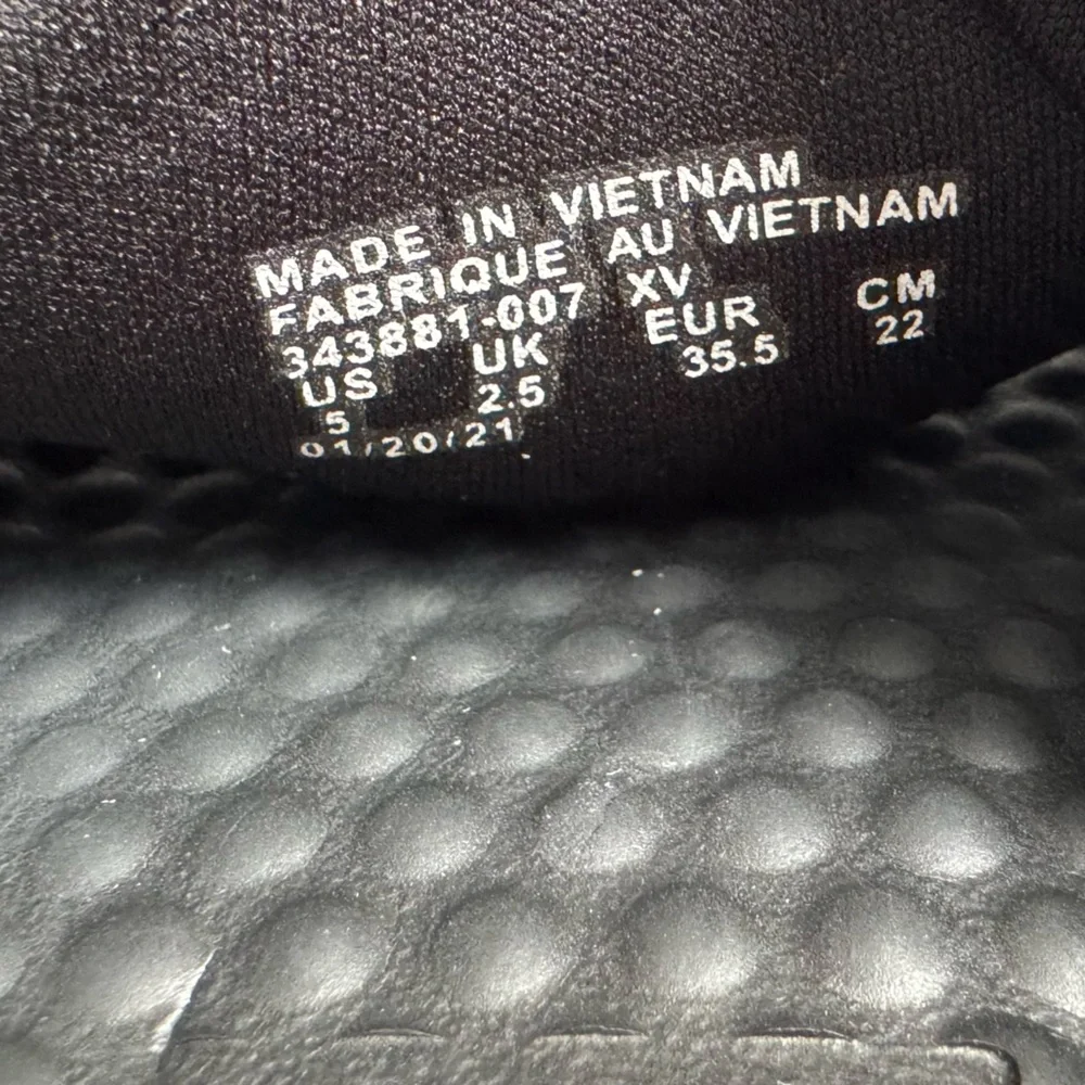 Women's Nike Benassi Jdi Sandal Black/Vivid Pink, Black/Rose Gold. Size: 5. - Picture 5 of 8